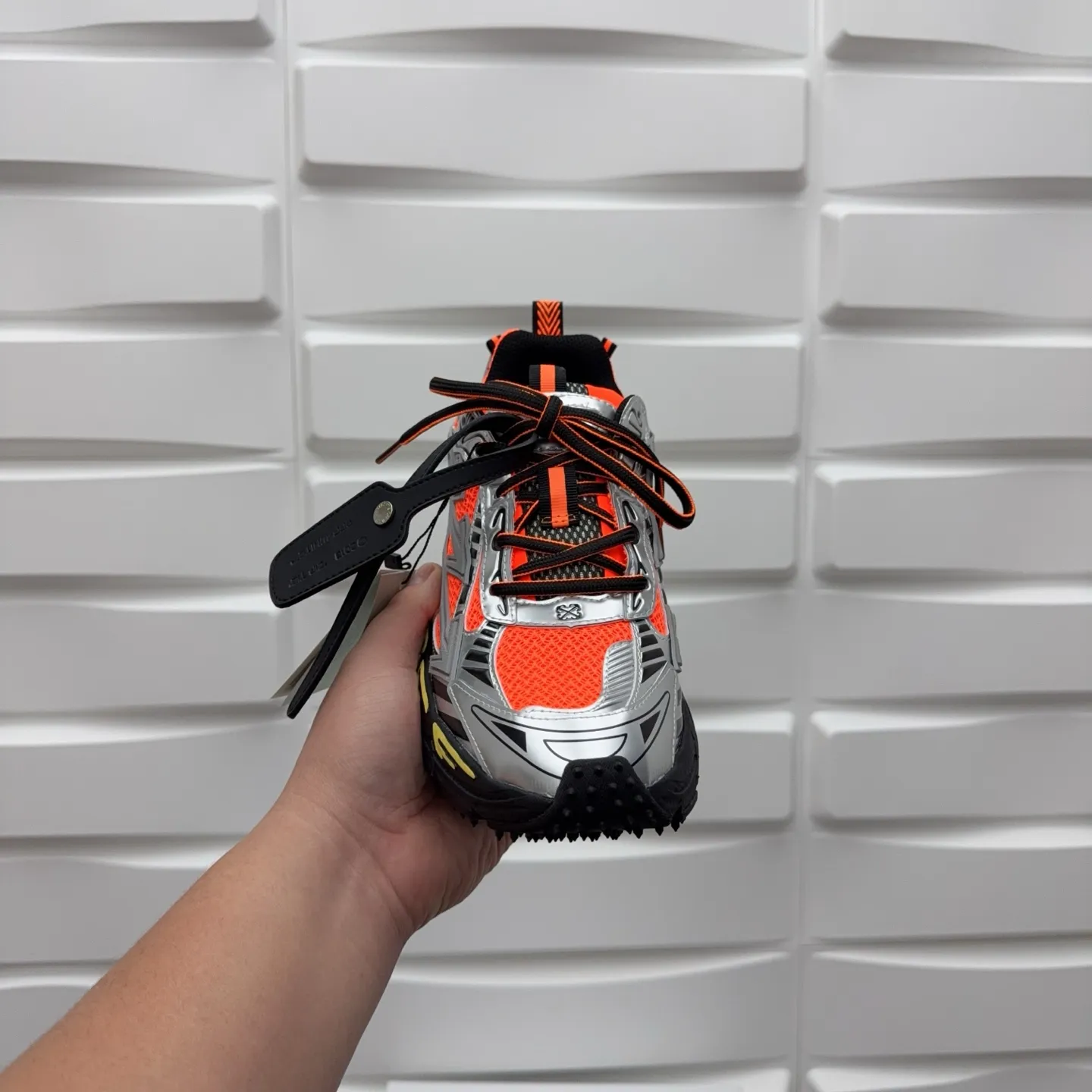 【off- white】P: 720💰Couple style👫, Size: 35-44 (Male 38.45.46 custom-made) High-quality version👊"Out of office" series original mold opening, original lasting, production process 1:1 original version ➰OFF GREY) OFF-WHITE Be Right Back Couple style👫Round toe lace-up arrow pattern low-top lifestyle casual shoes green. A running shoe called the "Be Right Back" sneaker. The design of this sneaker is inspired by Japanese sports aesthetics and craftsmanship, with running performance and principles at its core.